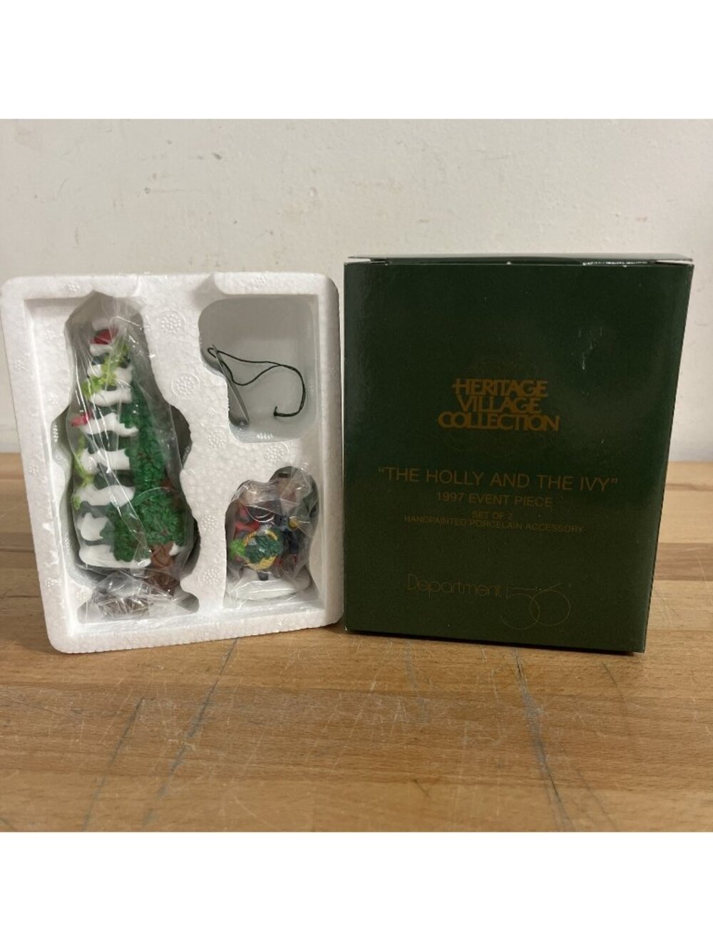 Dept 56 Heritage Village ~ "The Holly And The Ivy" ~ 1997 Event Piece ~ # 56100